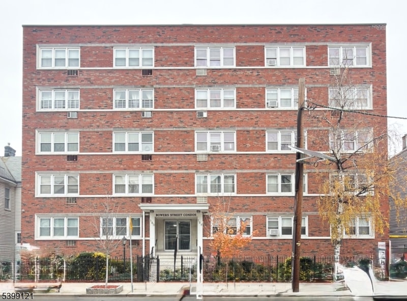 154 Bowers St #2D image 1
