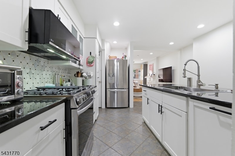 260 5th St image 10