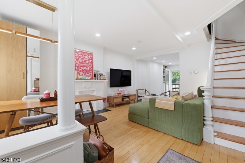 260 5th St image 3