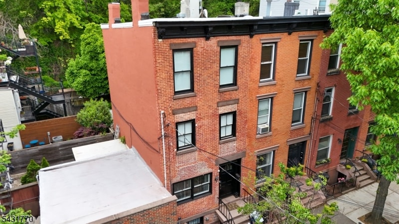 260 5th St image 33