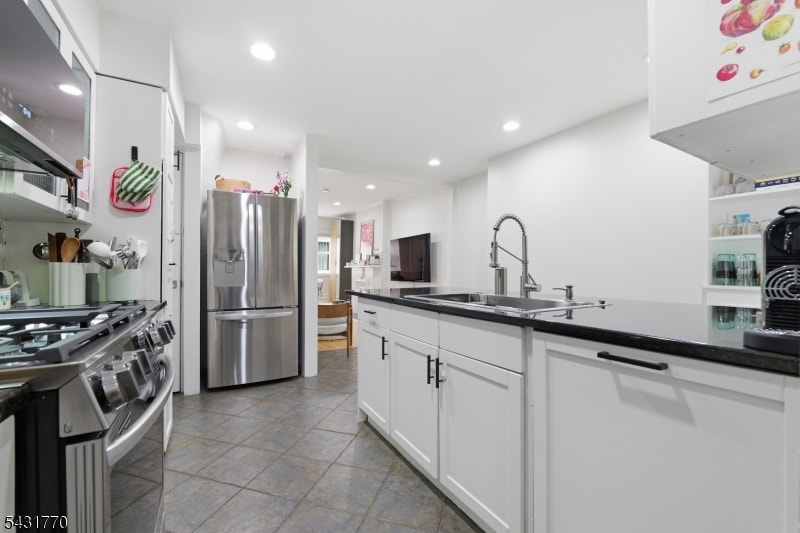260 5th St image 9