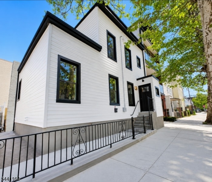 7 Pierce Ave image 13