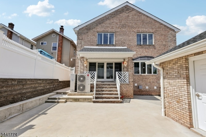 11 Linden Ave image 4