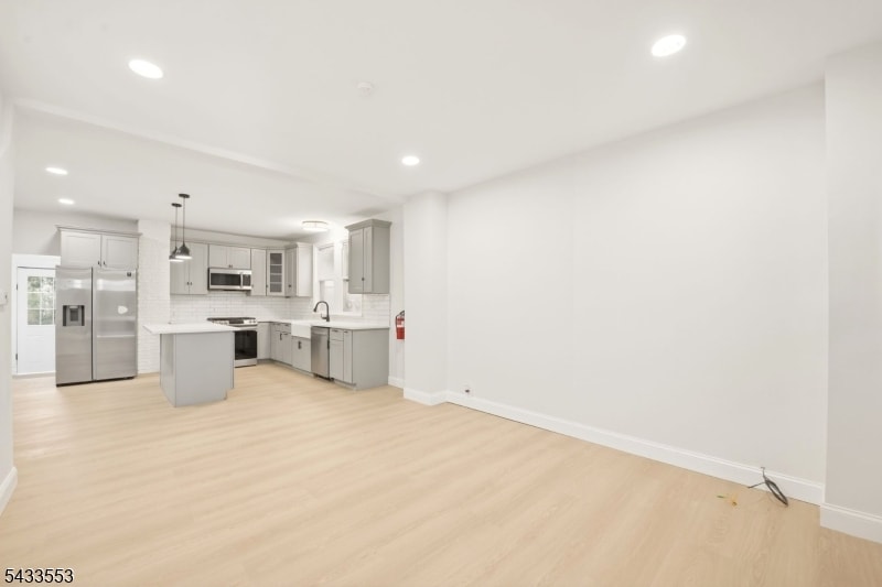 139 W 51st St image 4