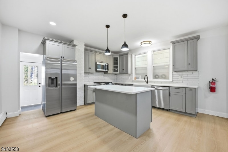 139 W 51st St image 5
