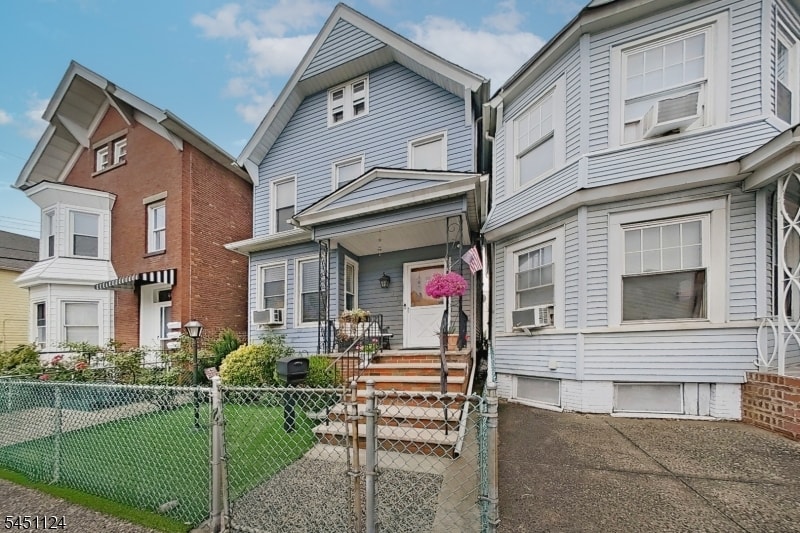 402 Davis Ave image 2