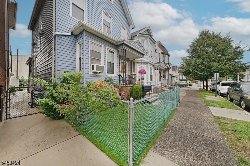 402 Davis Ave image 5